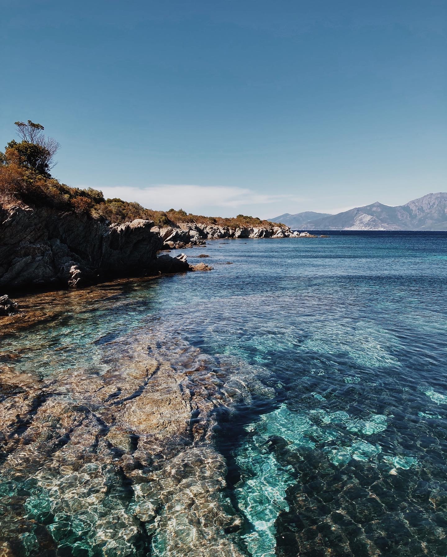 Glasklares Wasser an Korsikas Nordküste